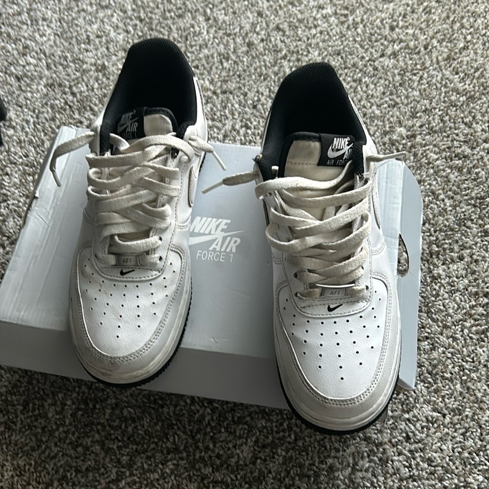 Air Force one black and white